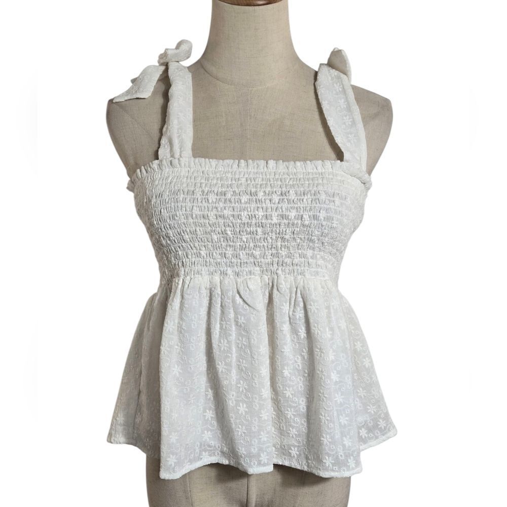 Vestique White Sleeveless Smocked Top